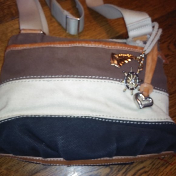 Brighton Canvas Messenger Bag. - Picture 4 of 6